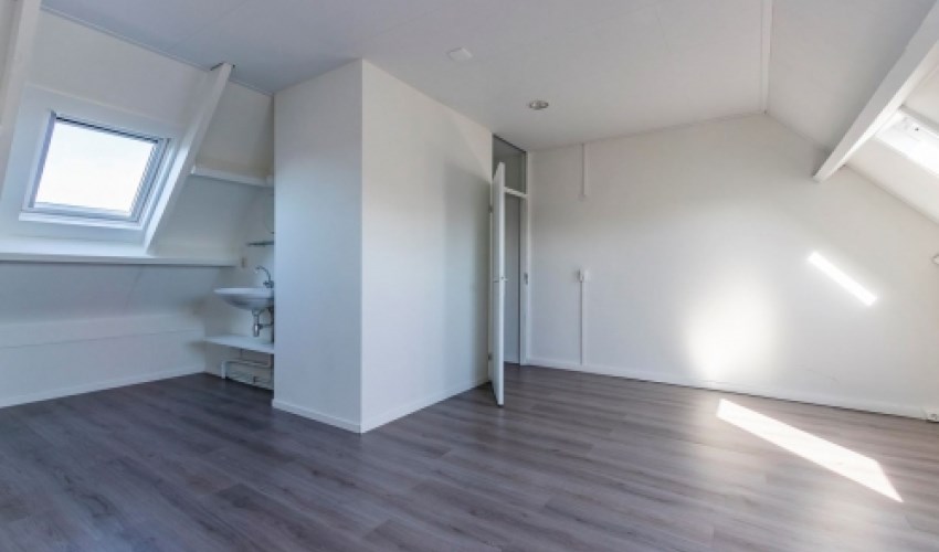 Kamer Naritaweg in Amsterdam