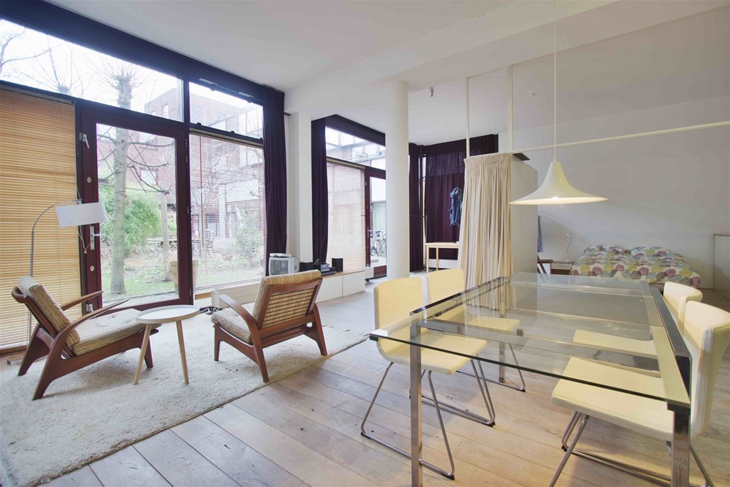 Studio - Blauwpijpstraat/Amsterdam (€2000.00/58.00m2)