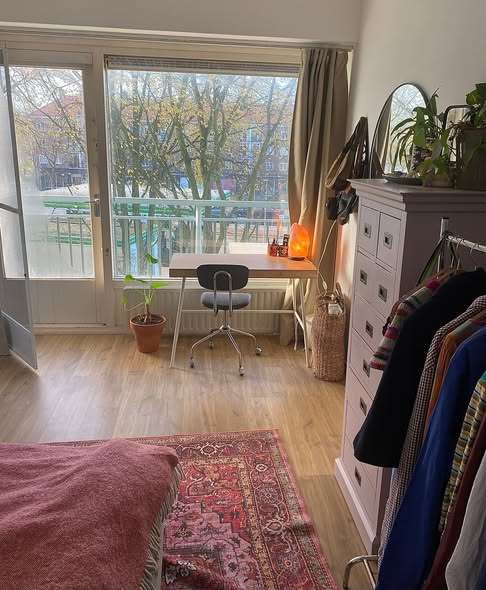 Kamer boven sloterplas in Amsterdam