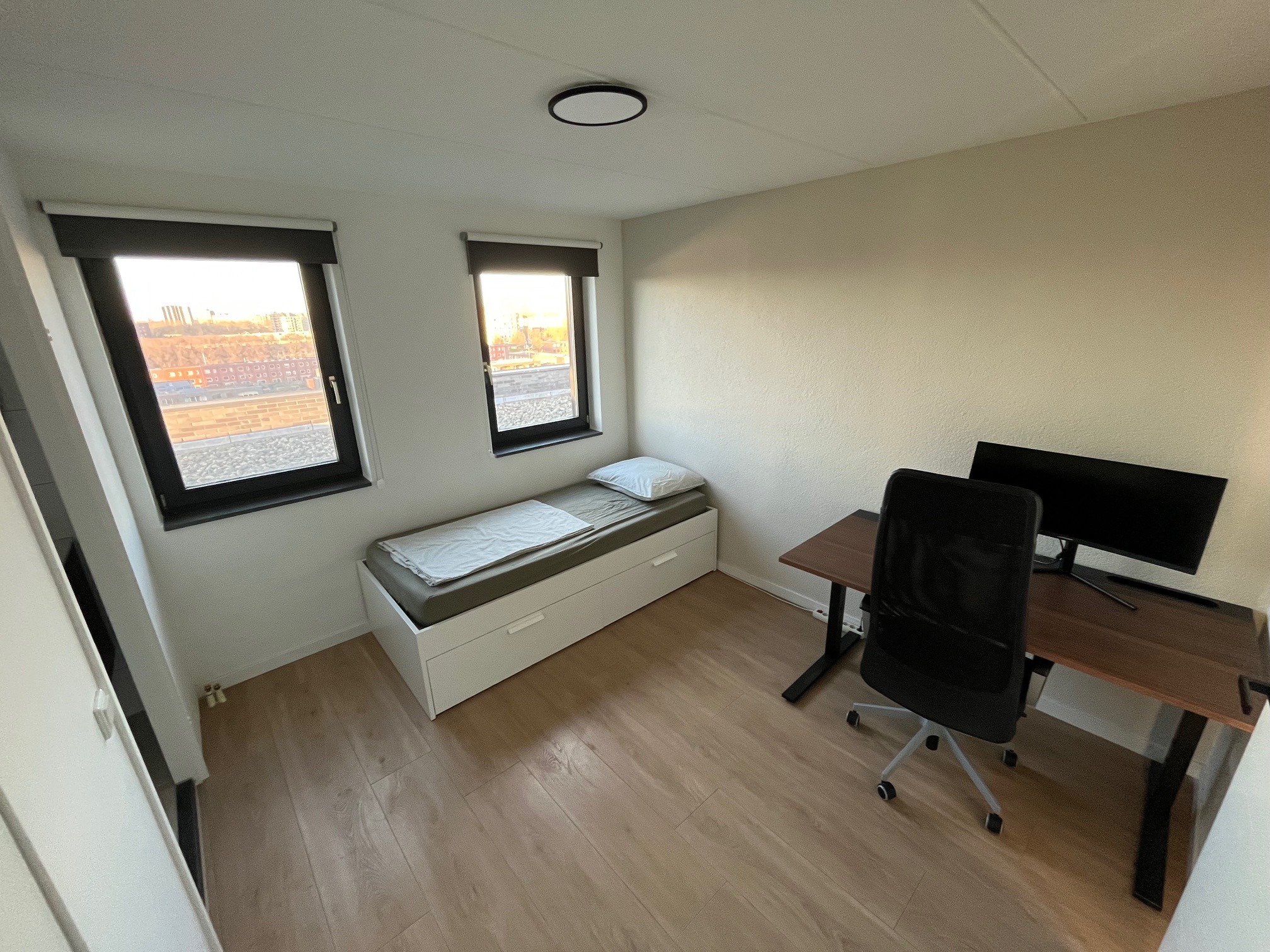 Kamer - Laan op Zuid/Rotterdam (€1300.00/128.00m2)