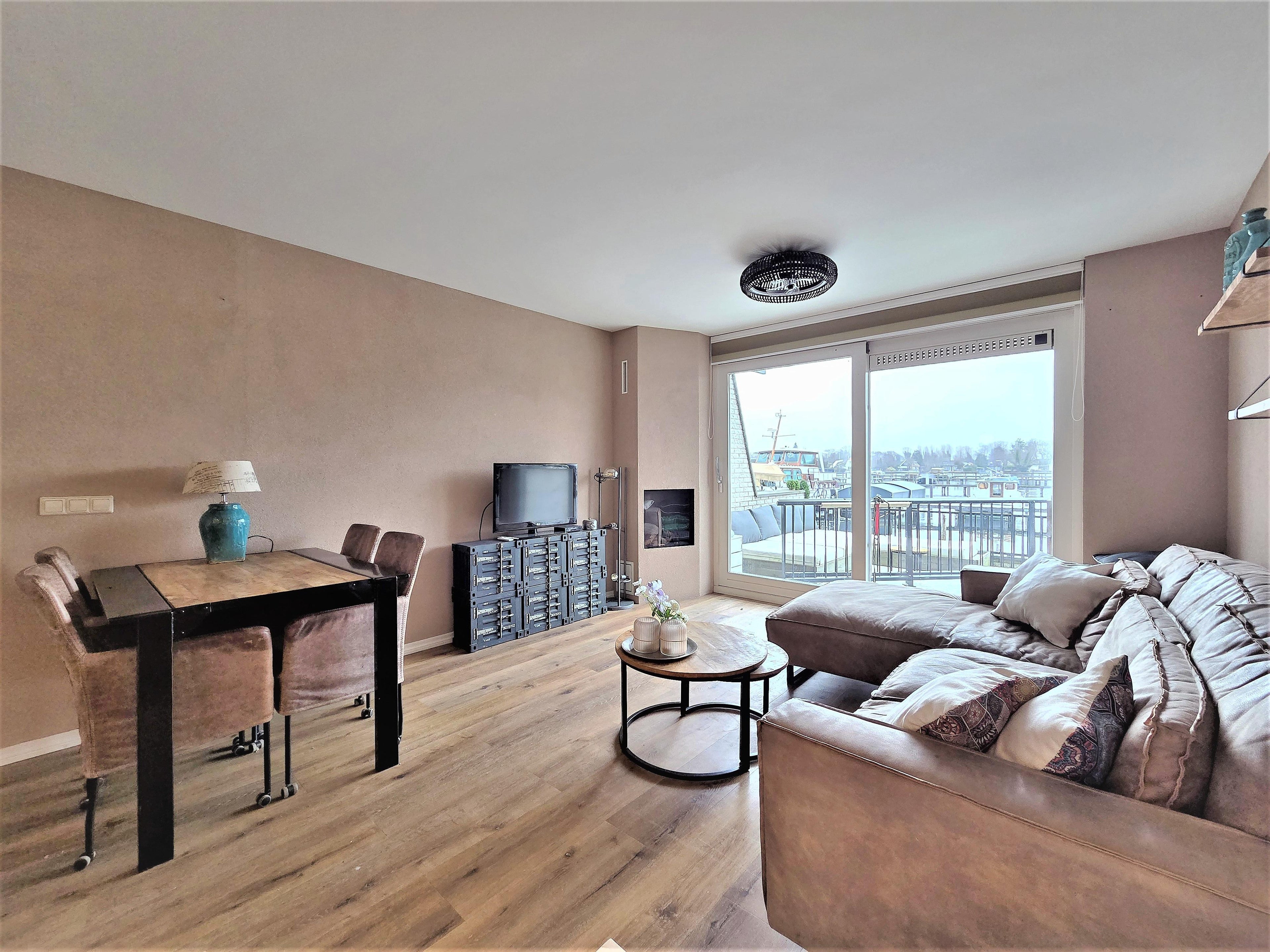 Huurwoning - Baambrugse Zuwe/Vinkeveen (€1800.00/70.00m2)